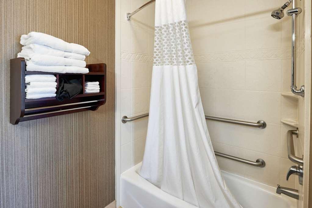 Hampton Inn & Suites Longview North Room photo